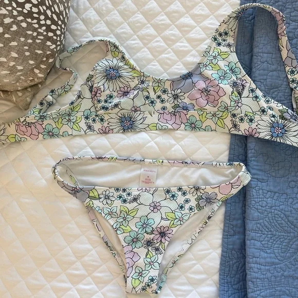 Swim suits and tank top - Picture 3 of 5